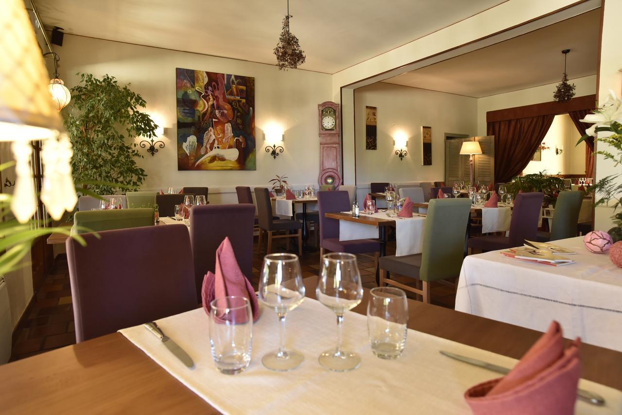Logis Hôtel-Restaurant Le Relais Hauterives Exterior foto
