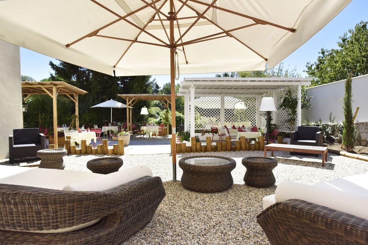 Logis Hôtel-Restaurant Le Relais Hauterives Exterior foto