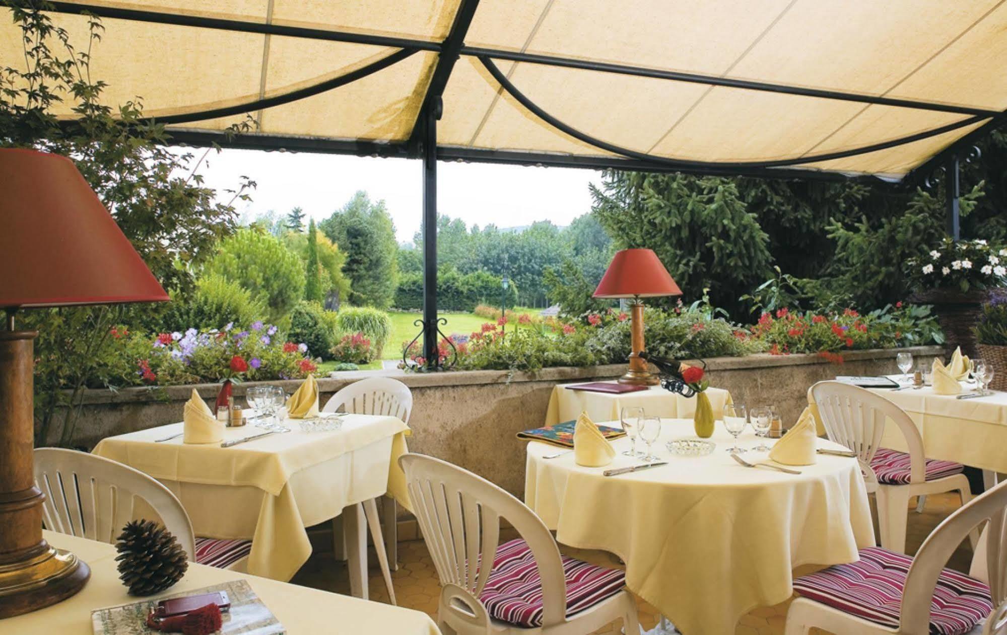Logis Hôtel-Restaurant Le Relais Hauterives Exterior foto