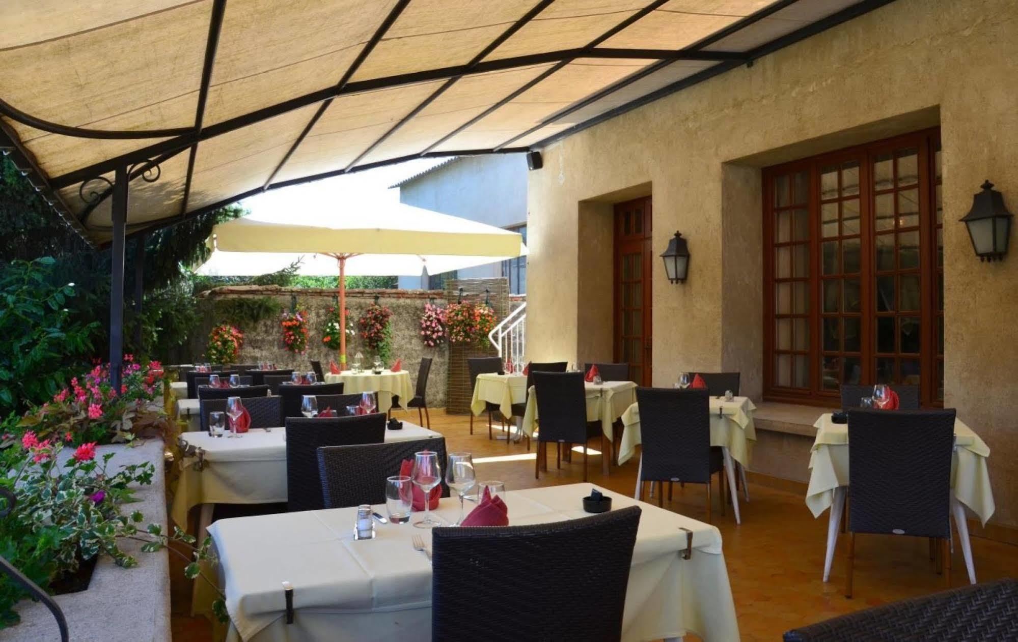 Logis Hôtel-Restaurant Le Relais Hauterives Exterior foto